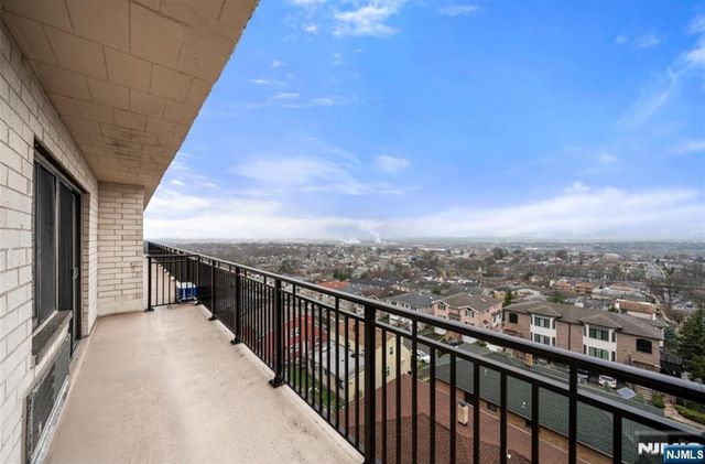 233 12th Street 5E, Palisades Park, NJ 07650