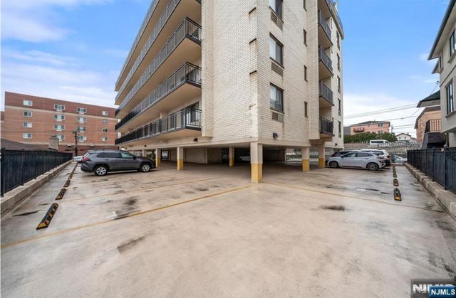 233 12th Street 5E, Palisades Park, NJ 07650