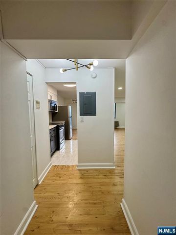 233 12th Street 5E, Palisades Park, NJ 07650