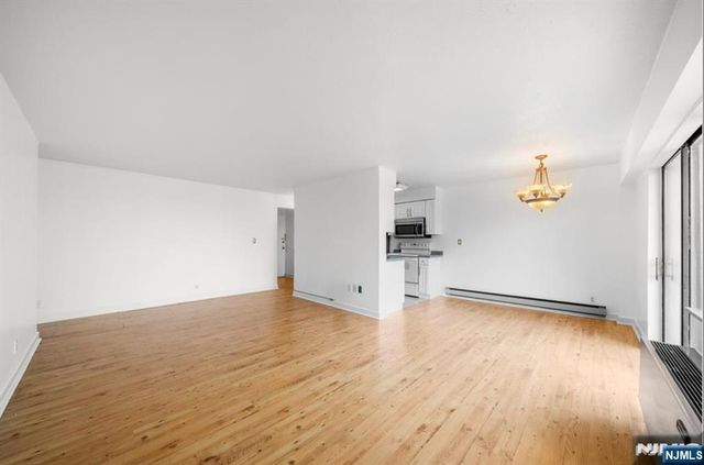 233 12th Street 5E, Palisades Park, NJ 07650