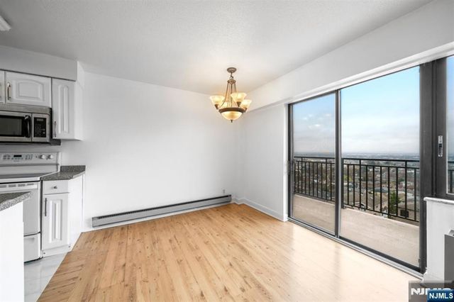 233 12th Street 5E, Palisades Park, NJ 07650