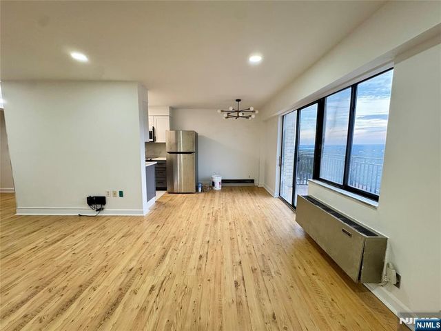 233 12th Street 5E, Palisades Park, NJ 07650