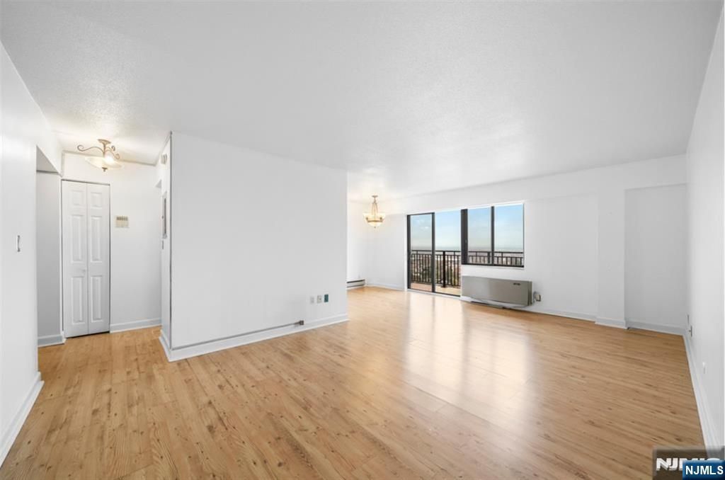 233 12th Street 5E, Palisades Park, NJ 07650