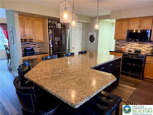 1022 COVERED BRIDGE CROSSING, Upper Macungie Twp, PA 18104