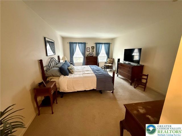 1022 COVERED BRIDGE CROSSING, Upper Macungie Twp, PA 18104