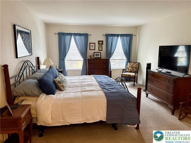 1022 COVERED BRIDGE CROSSING, Upper Macungie Twp, PA 18104