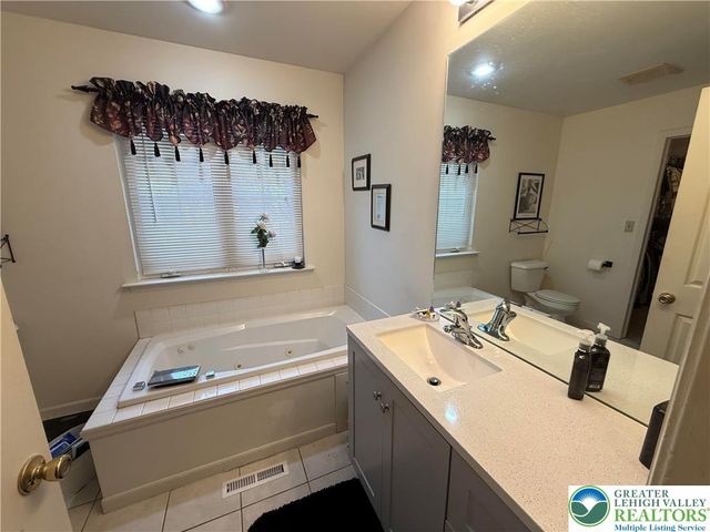 1022 COVERED BRIDGE CROSSING, Upper Macungie Twp, PA 18104