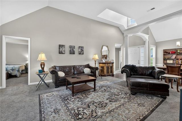 39 Thoroughbred Lane, Cartersville, GA 30120