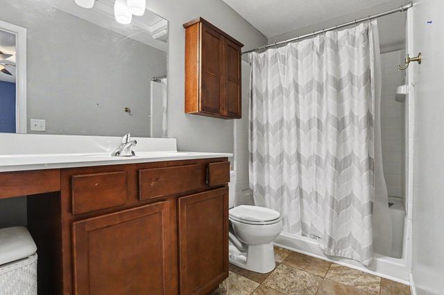1232 Ellery Grove Court, Vicksburg Vllg, MI 49097