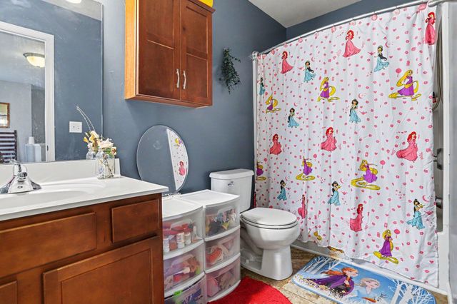1232 Ellery Grove Court, Vicksburg Vllg, MI 49097