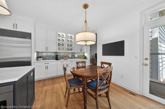 6390 Country Shire Lane, West Bloomfield, MI 48323