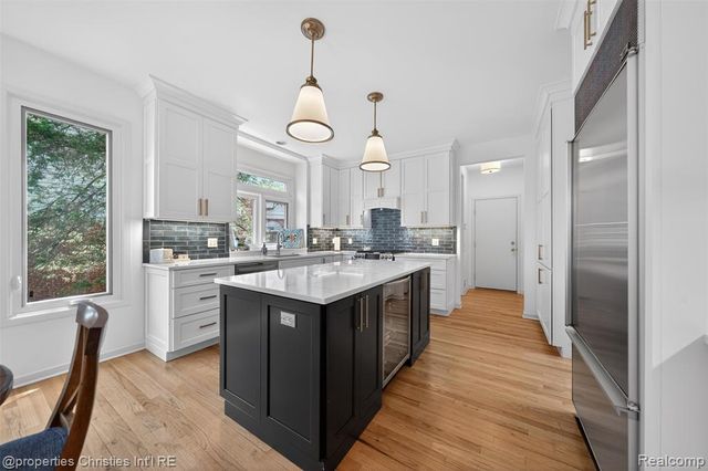 6390 Country Shire Lane, West Bloomfield, MI 48323