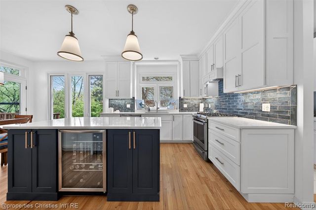 6390 Country Shire Lane, West Bloomfield, MI 48323