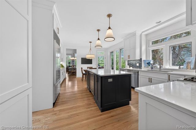 6390 Country Shire Lane, West Bloomfield, MI 48323