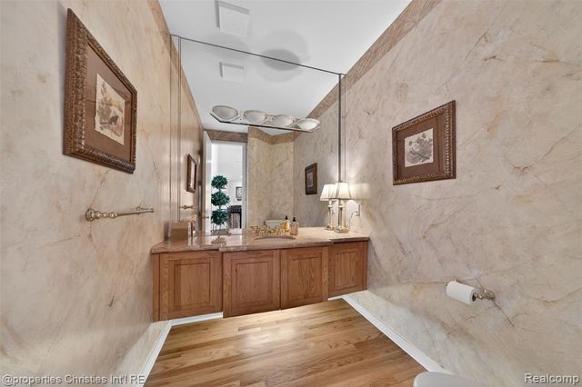 6390 Country Shire Lane, West Bloomfield, MI 48323