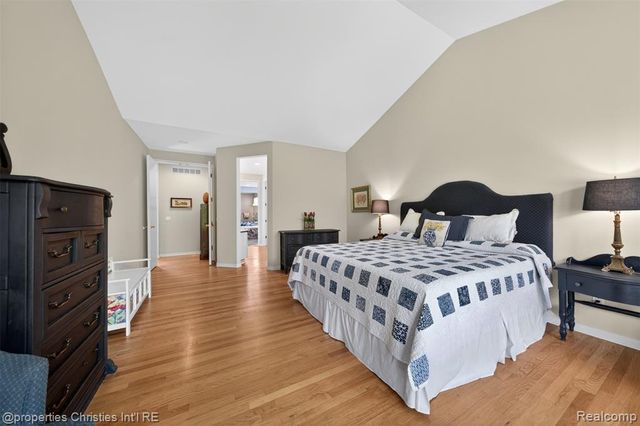 6390 Country Shire Lane, West Bloomfield, MI 48323
