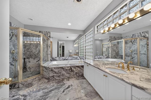 6390 Country Shire Lane, West Bloomfield, MI 48323