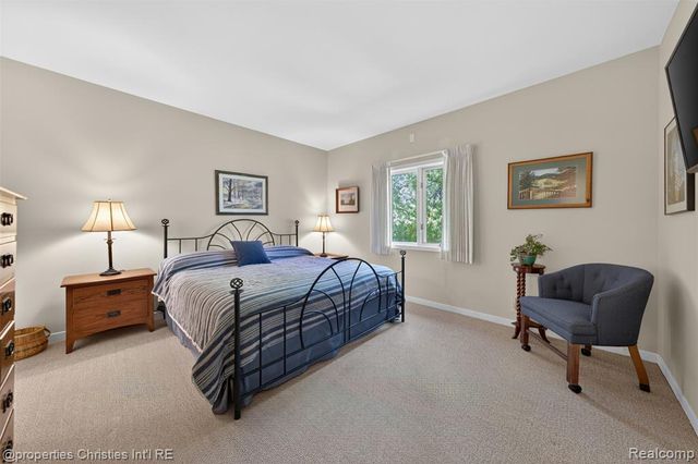 6390 Country Shire Lane, West Bloomfield, MI 48323
