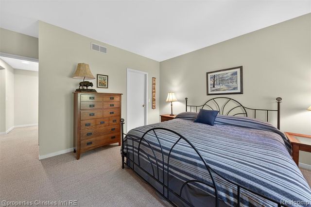 6390 Country Shire Lane, West Bloomfield, MI 48323