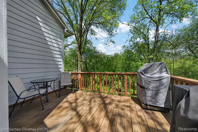 6390 Country Shire Lane, West Bloomfield, MI 48323