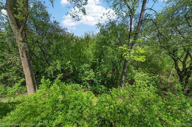 6390 Country Shire Lane, West Bloomfield, MI 48323