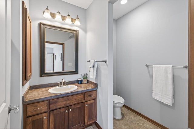 9155 Wild Plum Drive, Chisago City, MN 55013