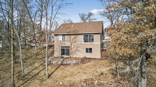 9155 Wild Plum Drive, Chisago City, MN 55013