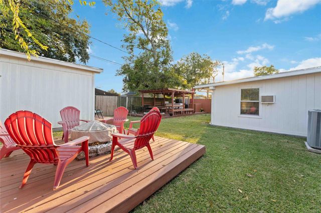 201 Midway Drive, Baytown, TX 77521