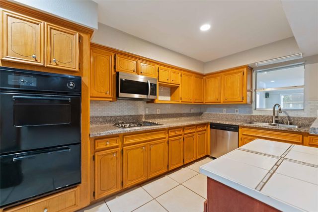 201 Midway Drive, Baytown, TX 77521