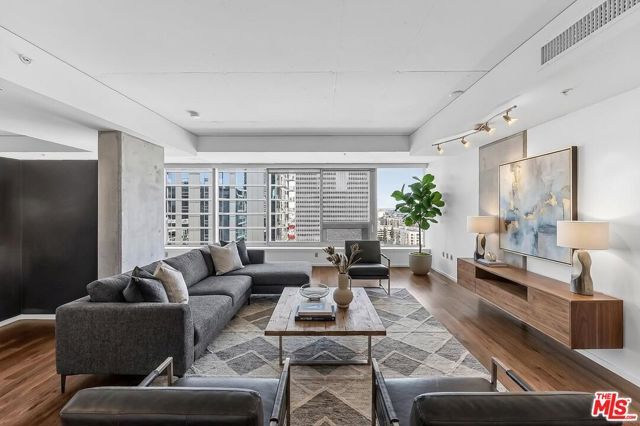 1155 S Grand Avenue 1707, Los Angeles, CA 90015