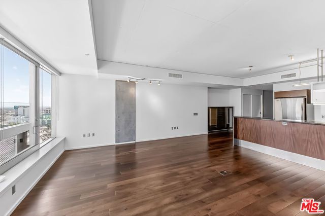 1155 S Grand Avenue 1707, Los Angeles, CA 90015