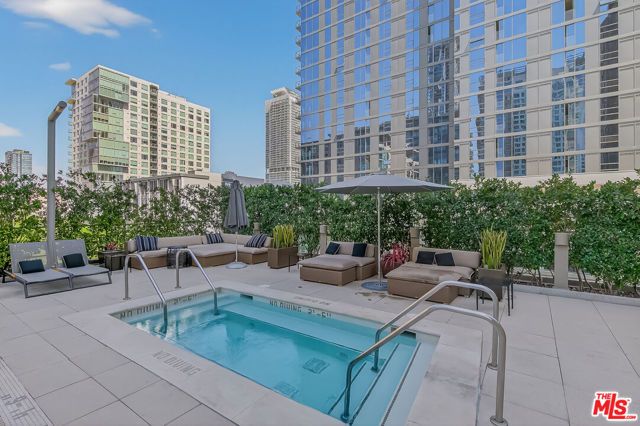 1155 S Grand Avenue 1707, Los Angeles, CA 90015