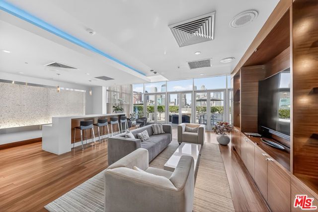 1155 S Grand Avenue 1707, Los Angeles, CA 90015