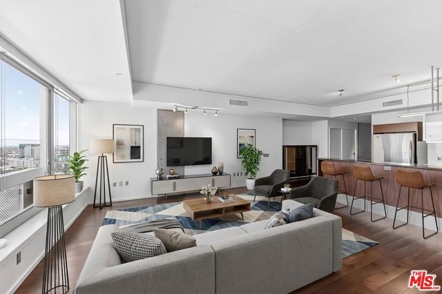 1155 S Grand Avenue 1707, Los Angeles, CA 90015