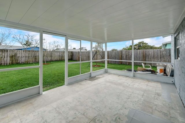 520 SW 13TH Place, Deerfield Beach, FL 33441