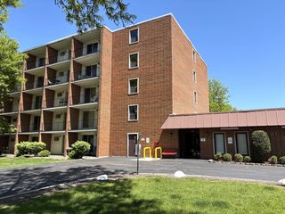 255 S West Avenue S 403, Elmhurst, IL 60126