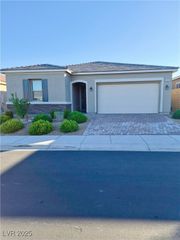 10121 Ocher Valley Avenue, Las Vegas, NV 89178