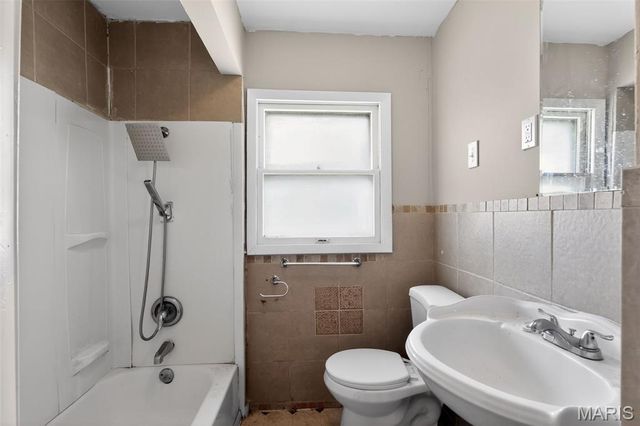 6009 Bermuda Drive, St Louis, MO 63135