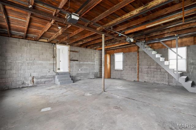 6009 Bermuda Drive, St Louis, MO 63135