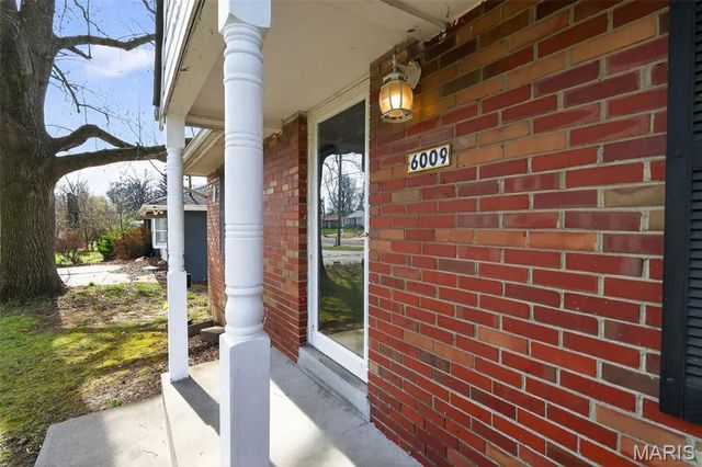 6009 Bermuda Drive, St Louis, MO 63135