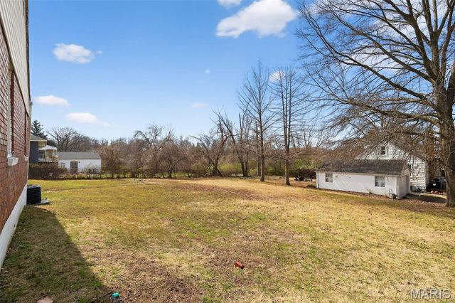 6009 Bermuda Drive, St Louis, MO 63135