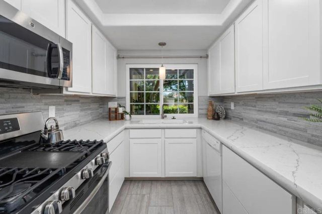 1774 Edgefield Lane, Encinitas, CA 92024