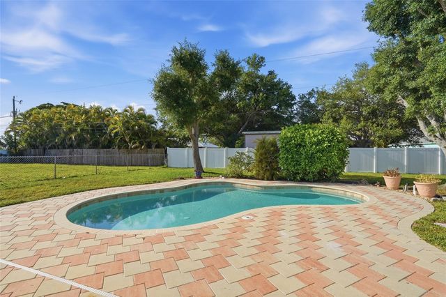 2004 NE 5TH TERRACE, Cape Coral, FL 33909