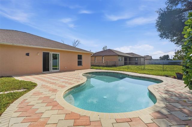 2004 NE 5TH TERRACE, Cape Coral, FL 33909
