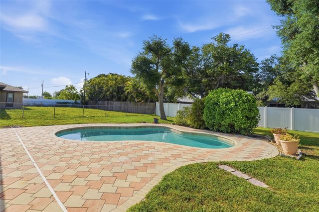 2004 NE 5TH TERRACE, Cape Coral, FL 33909
