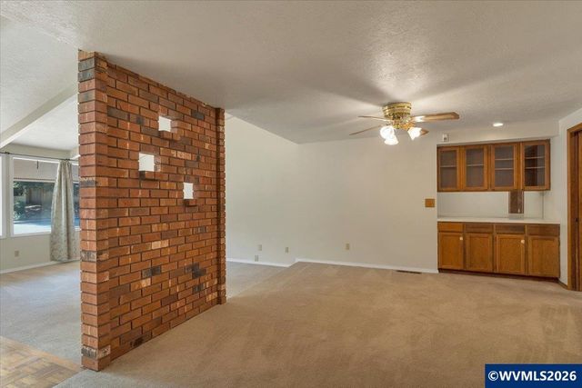 1983 Arithmetic Dr SE, Salem, OR 97302