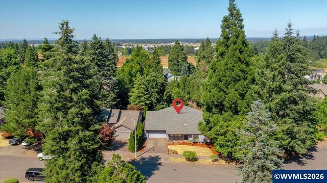 1983 Arithmetic Dr SE, Salem, OR 97302