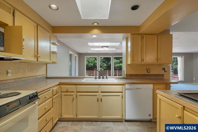 1983 Arithmetic Dr SE, Salem, OR 97302