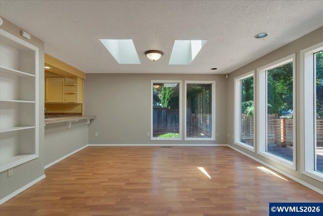 1983 Arithmetic Dr SE, Salem, OR 97302