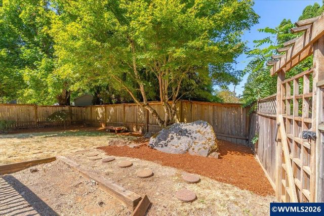 1983 Arithmetic Dr SE, Salem, OR 97302